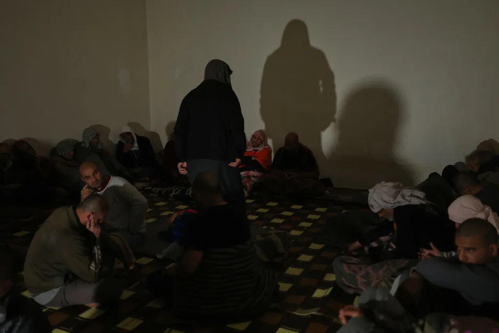 Iraq sẽ truy tố t&ugrave; nh&acirc;n IS được chuyển giao từ Syria  - Ảnh 1.