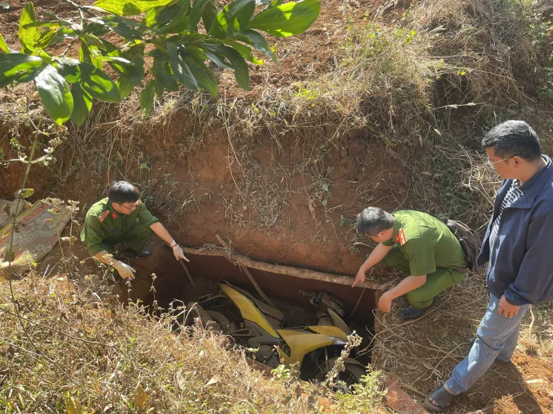 Gia Lai phát động toàn dân cung cấp thông tin truy xét vụ cướp ngân hàng- Ảnh 1. Gia Lai phát động toàn dân cung cấp thông tin truy xét vụ cướp ngân hàng- Ảnh 1.