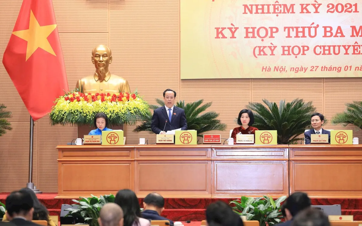 Chủ tọa điều hành kỳ họp. Ảnh: Viết Thành