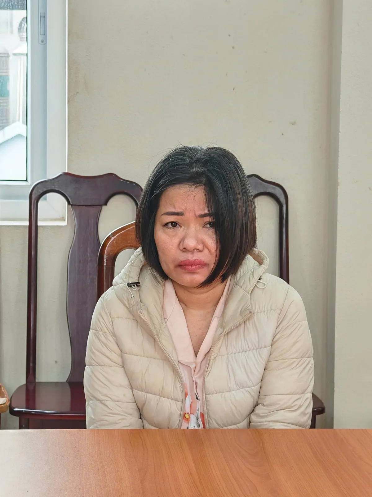 Khởi tố nữ giúp việc bạo hành cụ bà ở Hà Nội- Ảnh 2. Khởi tố nữ giúp việc bạo hành cụ bà ở Hà Nội- Ảnh 2.