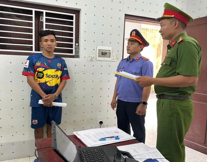 Siết cổ c&ocirc; g&aacute;i b&aacute;n d&acirc;m tại ph&ograve;ng trọ để quỵt tiền, cướp t&agrave;i sản - Ảnh 1.