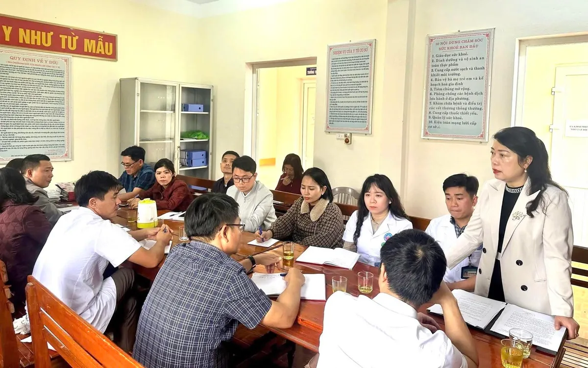 Đoàn công tác do BSCKII Trần Thị Tuyết, Phó Giám đốc Bệnh viện làm Trưởng đoàn. Ảnh Vũ Đồng.