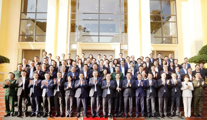 Thủ tướng: Đội ngũ c&aacute;n bộ Trung t&acirc;m phục vụ h&agrave;nh ch&iacute;nh c&ocirc;ng Quảng Ninh trưởng th&agrave;nh v&agrave; bản lĩnh hơn - Ảnh 1.