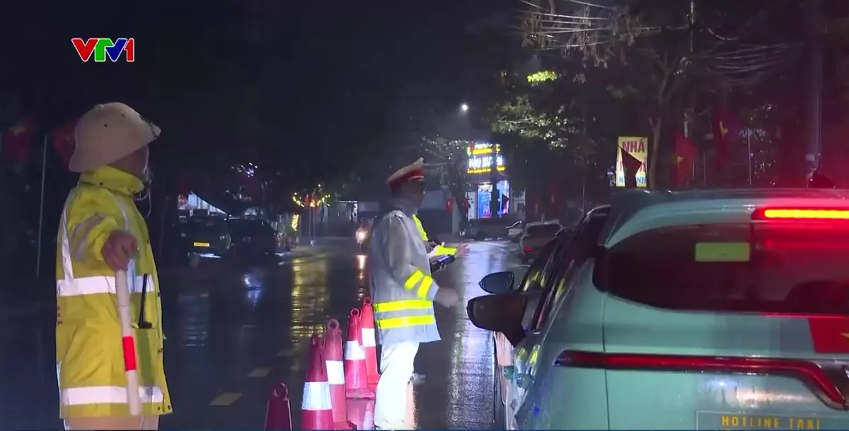 L&agrave;o Cai tăng cường kiểm tra nồng độ cồn v&agrave;o ban đ&ecirc;m- Ảnh 2.