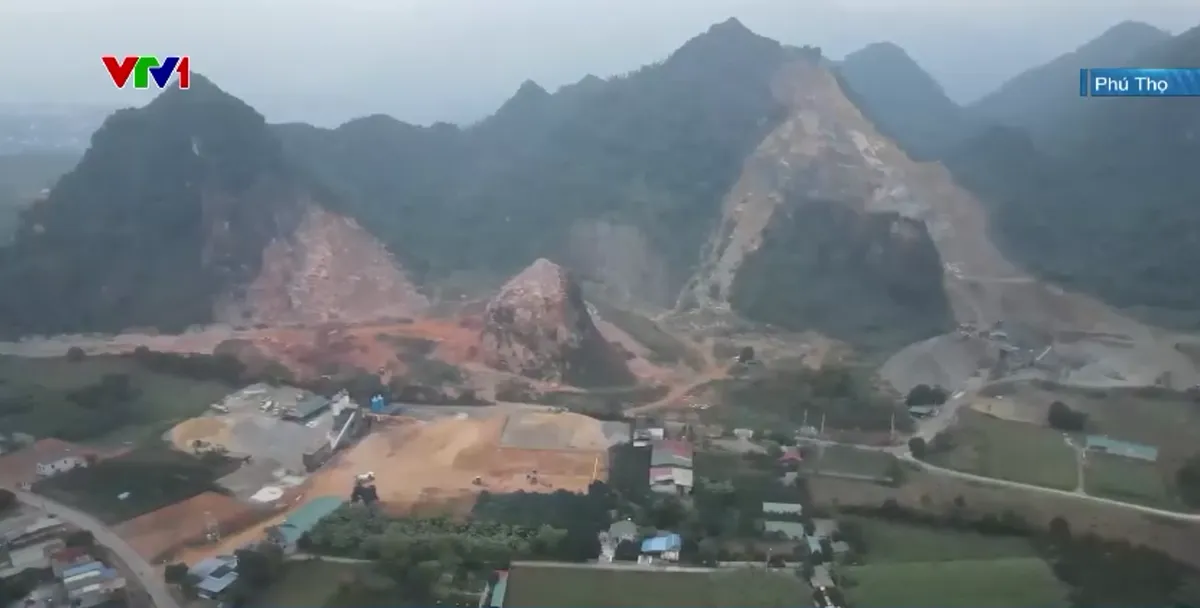 Nhiều nhà dân ở Phú Thọ nứt vỡ kéo dài, chưa rõ nguyên nhân- Ảnh 2.