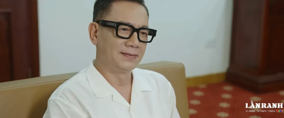 Lằn ranh - Tập 56: Triển thuy&ecirc;n chuyển c&ocirc;ng t&aacute;c, &ocirc;ng S&aacute;ch đ&aacute;nh gi&aacute; sai cấp dưới- Ảnh 2.