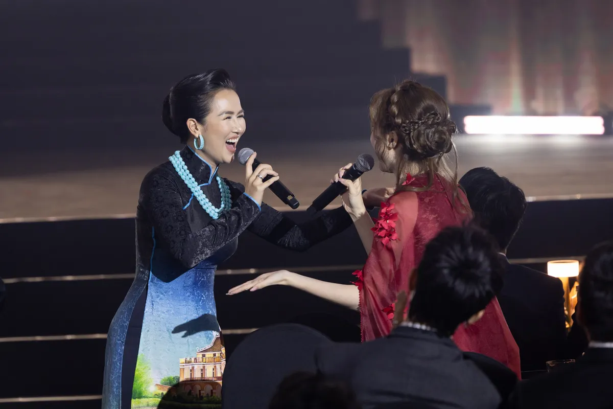 "Mưa đỏ" tiếp tục chuỗi thành tích tại giải Tinh hoa Việt 2025- Ảnh 5. "Mưa đỏ" tiếp tục chuỗi thành tích tại giải Tinh hoa Việt 2025- Ảnh 5.