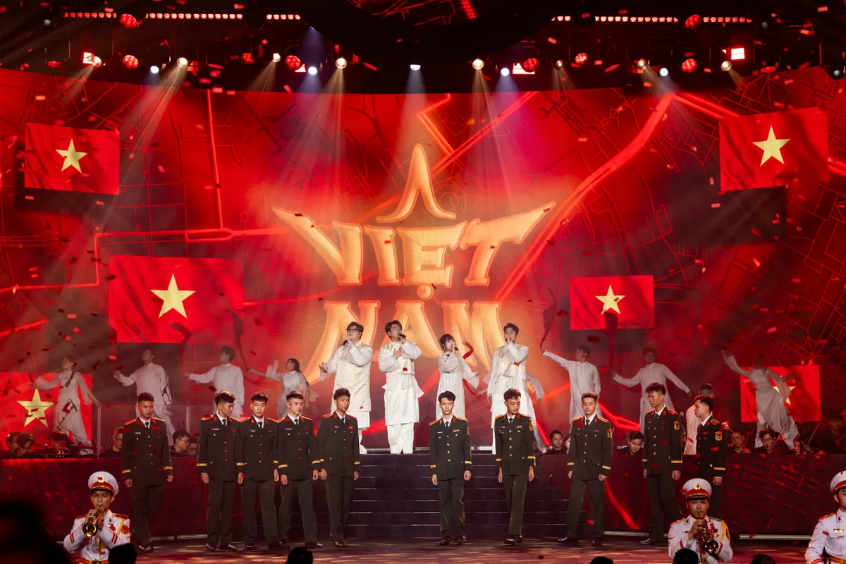 "Mưa đỏ" tiếp tục chuỗi thành tích tại giải Tinh hoa Việt 2025- Ảnh 2. "Mưa đỏ" tiếp tục chuỗi thành tích tại giải Tinh hoa Việt 2025- Ảnh 2.