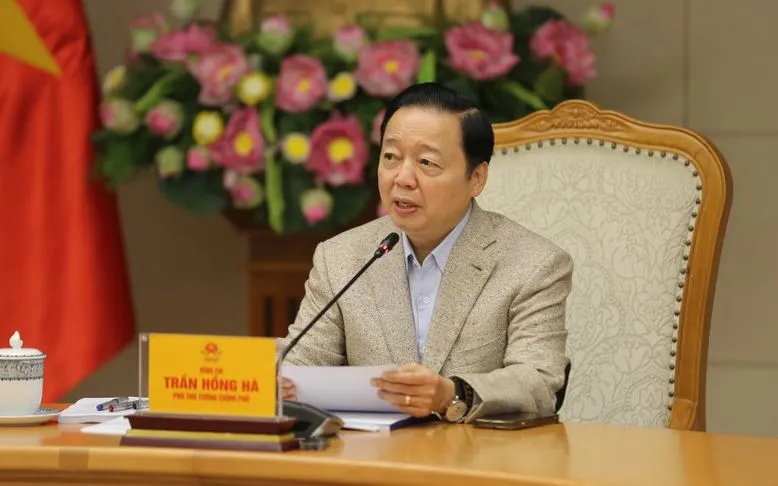 Phó Thủ tướng Trần Hồng Hà phát biểu tại cuộc họp. 