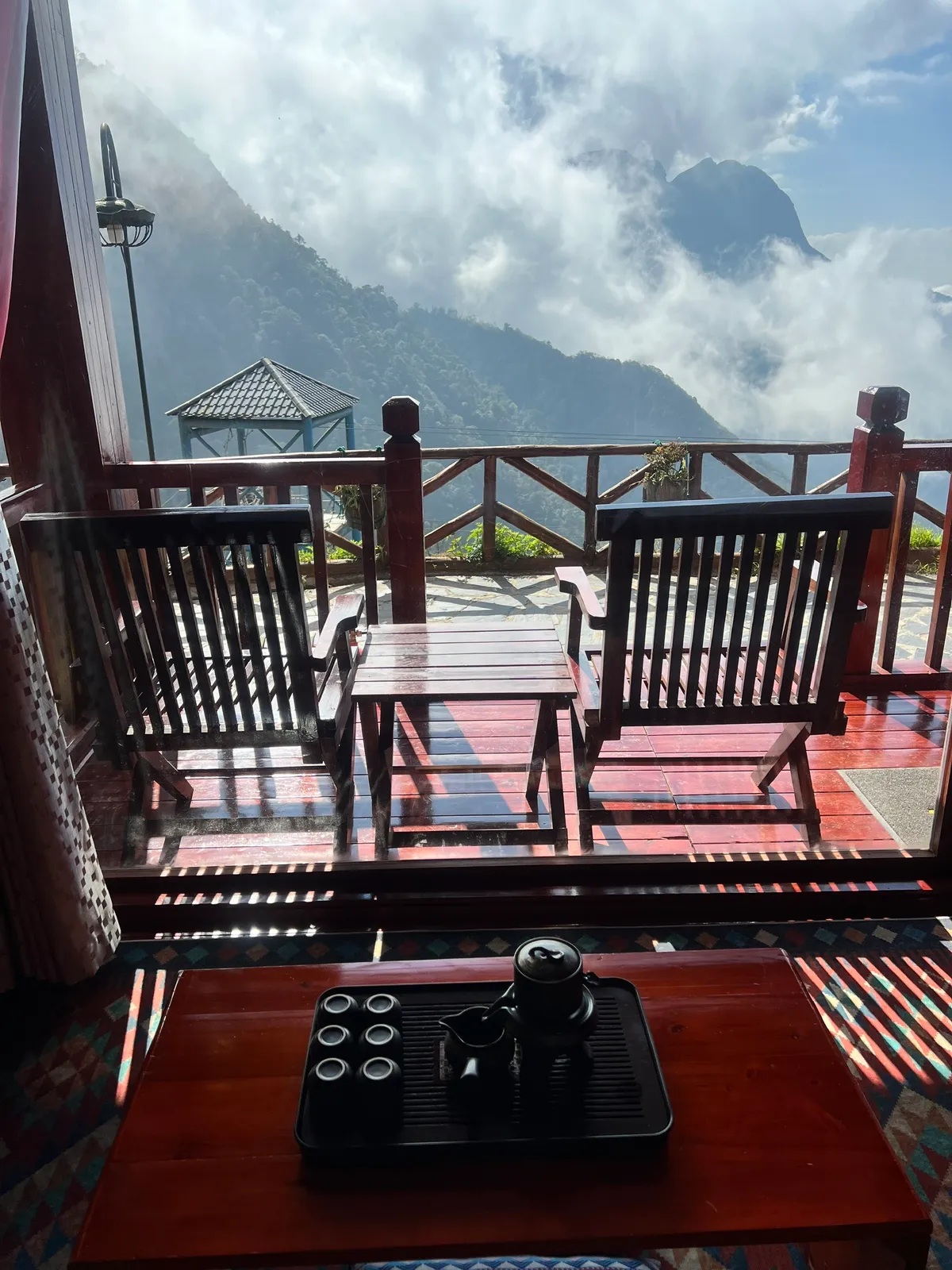 Ngỡ ng&agrave;ng vẻ đẹp "ch&acirc;u &Acirc;u thu nhỏ" ngay tại đỉnh đ&egrave;o &Ocirc; Quy Hồ - Ảnh 2.