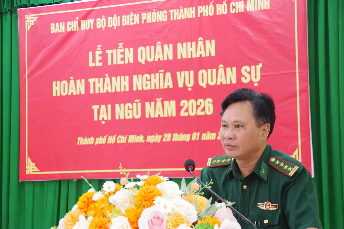 Bi&ecirc;n ph&ograve;ng TP Hồ Ch&iacute; Minh tiễn 176 qu&acirc;n nh&acirc;n ho&agrave;n th&agrave;nh nghĩa vụ qu&acirc;n sự về địa phương - Ảnh 1.