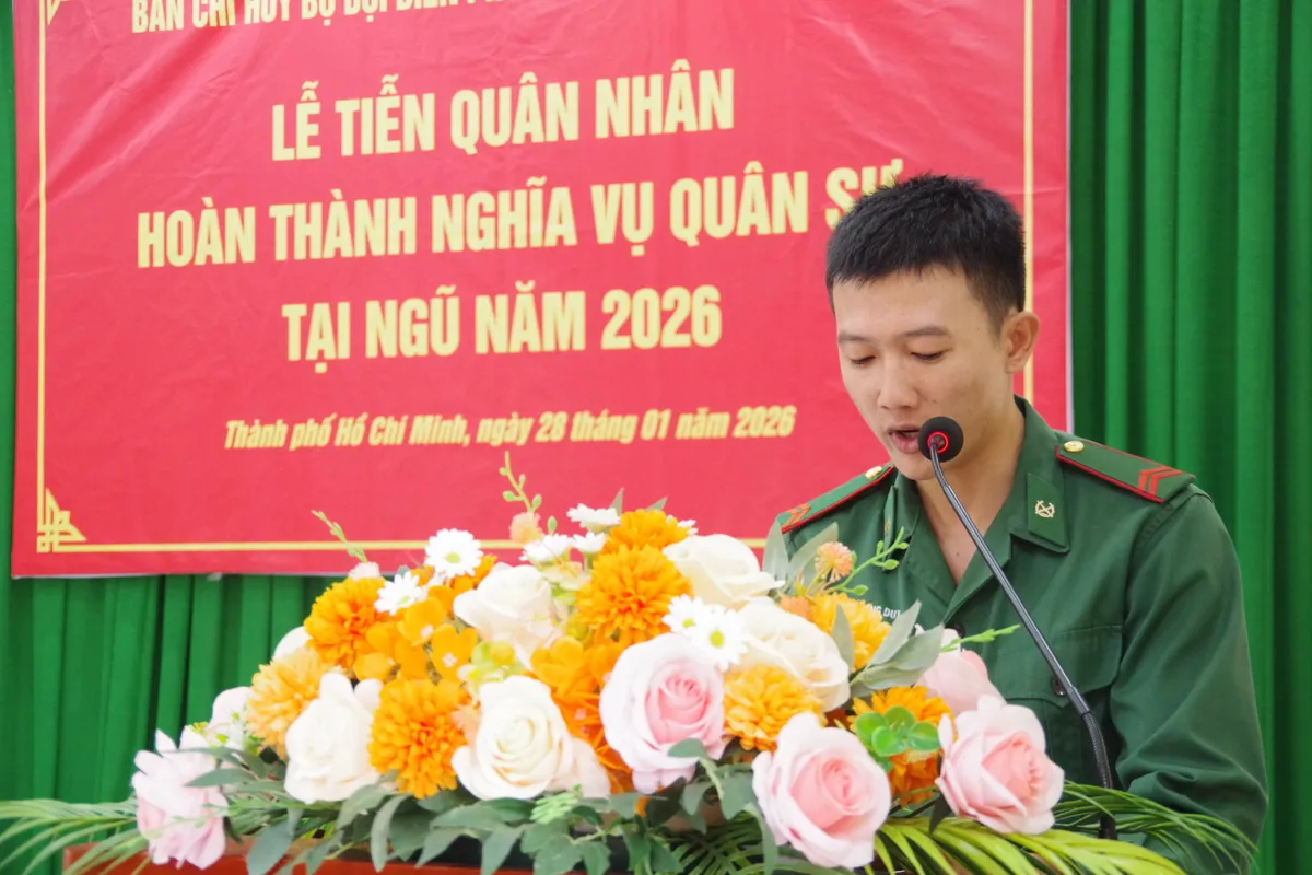Bi&ecirc;n ph&ograve;ng TP Hồ Ch&iacute; Minh tiễn 176 qu&acirc;n nh&acirc;n ho&agrave;n th&agrave;nh nghĩa vụ qu&acirc;n sự về địa phương - Ảnh 2.