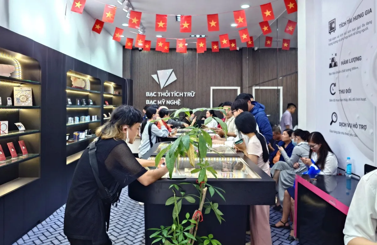 Gi&aacute; bạc h&ocirc;m nay 28/1: Bạc trong nước v&agrave; thế giới c&ugrave;ng tăng mạnh- Ảnh 1.