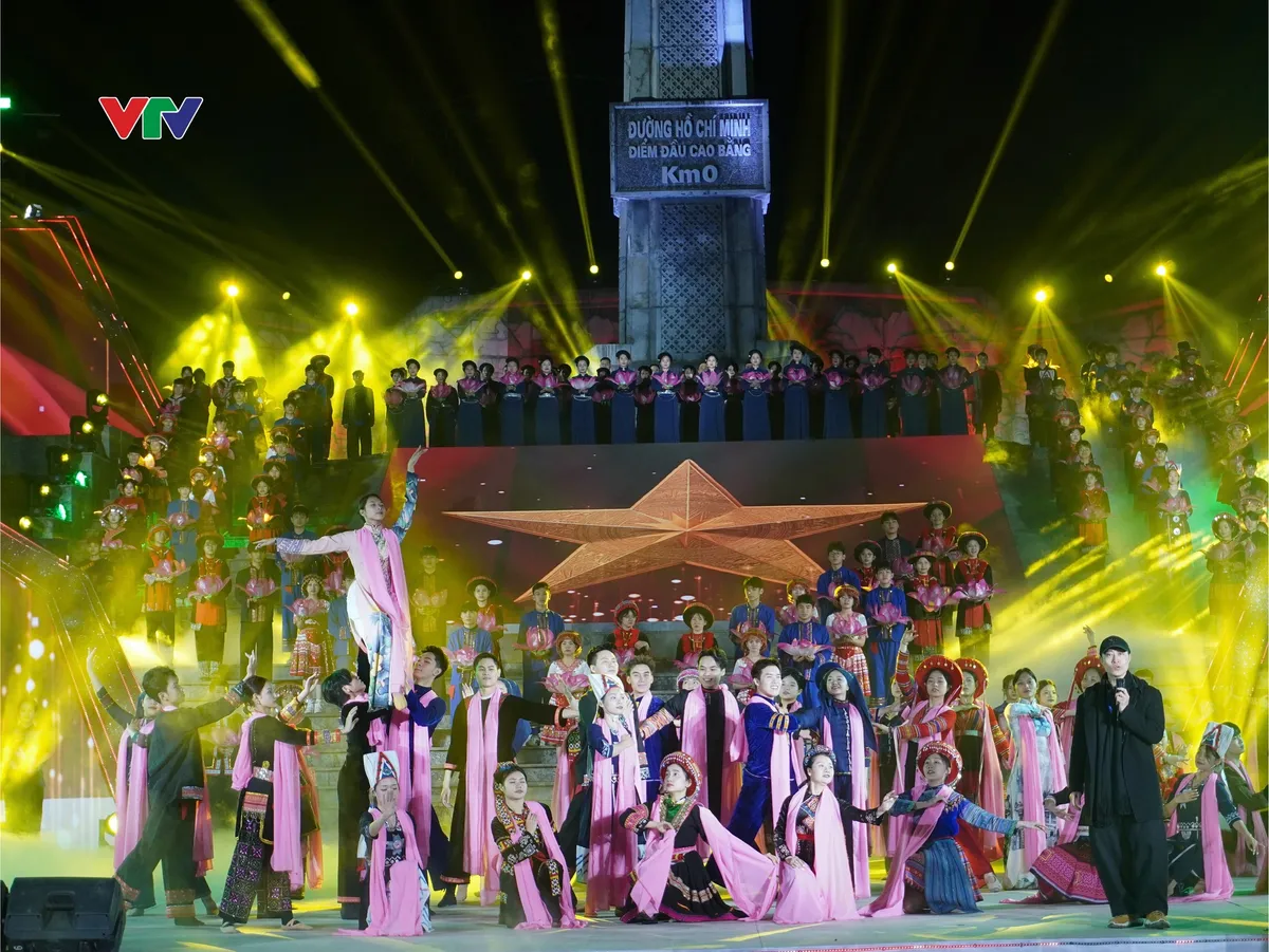 THTT Cầu truyền h&igrave;nh Kỷ niệm 85 năm Ng&agrave;y Chủ tịch Hồ Ch&iacute; Minh về nước - Hai tay x&acirc;y dựng một sơn h&agrave; (20h, VTV1)- Ảnh 3.
