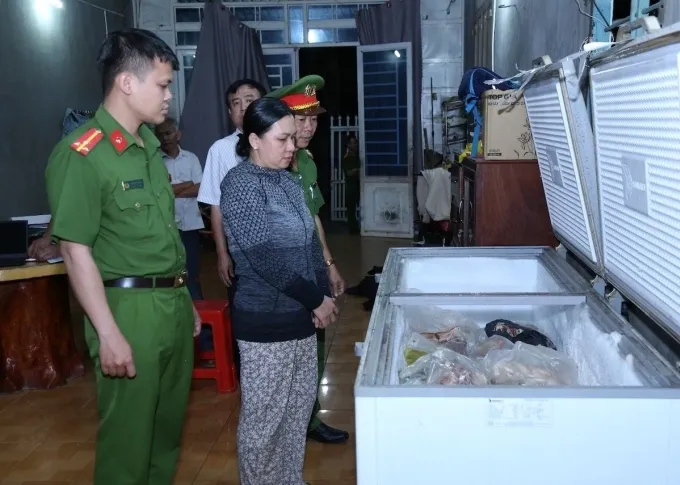 Bắt tạm giam người phụ nữ bị c&aacute;o buộc ti&ecirc;u thụ hơn 12 tấn thịt lợn nhiễm dịch tả ch&acirc;u Phi- Ảnh 1.