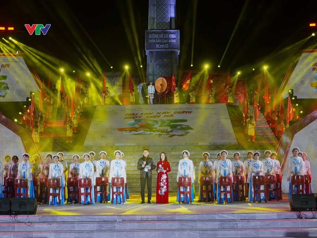 THTT Cầu truyền h&igrave;nh Kỷ niệm 85 năm Ng&agrave;y Chủ tịch Hồ Ch&iacute; Minh về nước - Hai tay x&acirc;y dựng một sơn h&agrave; (20h, VTV1)- Ảnh 1.