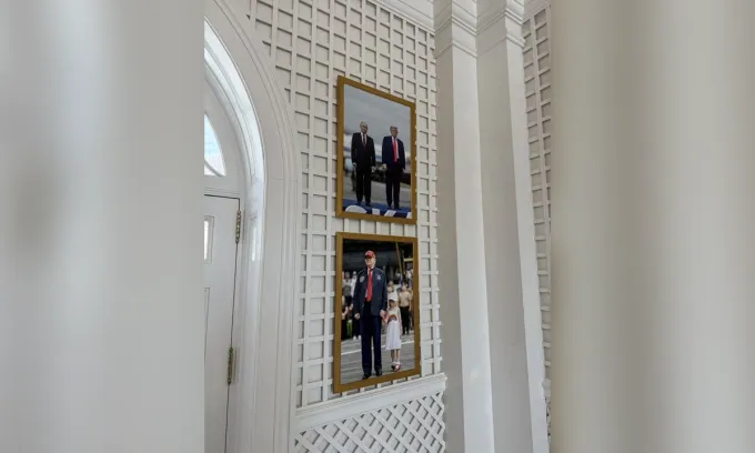 Nh&agrave; Trắng treo ảnh &ocirc;ng Trump v&agrave; &ocirc;ng Putin, Nga l&ecirc;n tiếng hoan ngh&ecirc;nh- Ảnh 1.