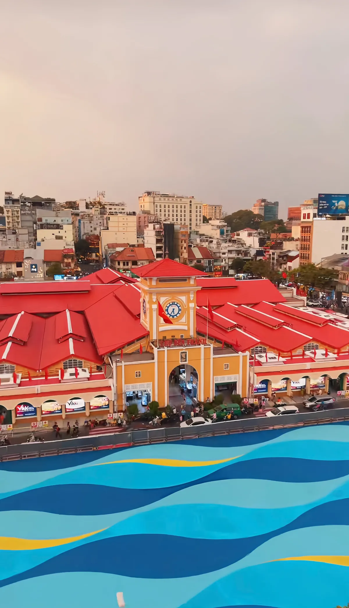 Chợ truyền thống ở TP Hồ Ch&iacute; Minh chuyển m&igrave;nh đ&oacute;n Xu&acirc;n - Ảnh 5.