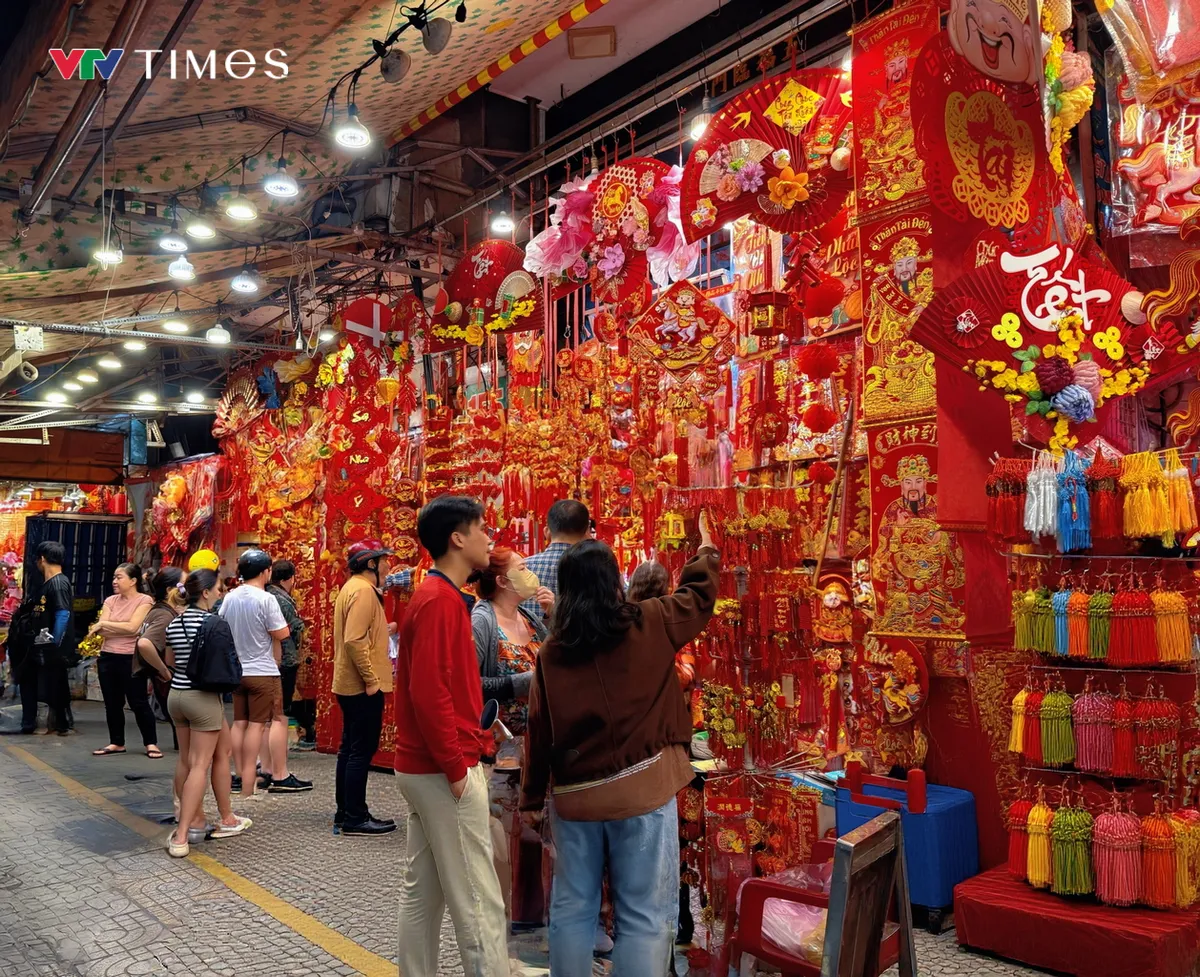 Chợ truyền thống ở TP Hồ Ch&iacute; Minh chuyển m&igrave;nh đ&oacute;n Xu&acirc;n - Ảnh 1.