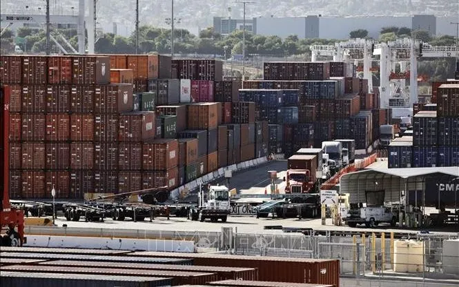 Quang cảnh cảng hàng hóa ở Los Angeles, California, Mỹ. Ảnh: THX/TTXVN