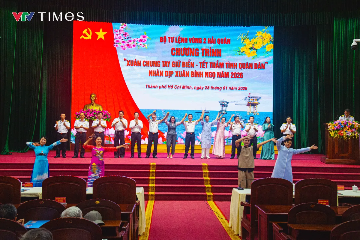 Ấm &aacute;p chương tr&igrave;nh &ldquo;Xu&acirc;n chung tay giữ biển &ndash; Tết thắm t&igrave;nh qu&acirc;n d&acirc;n&rdquo; - Ảnh 1.