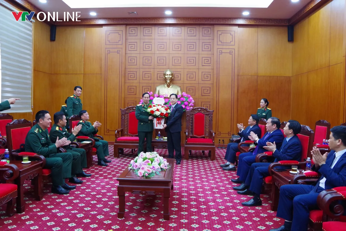 Qu&acirc;n khu 2 thăm Sơn La: Động vi&ecirc;n lực lượng, giữ vững an ninh bi&ecirc;n giới dịp Tết - Ảnh 1.