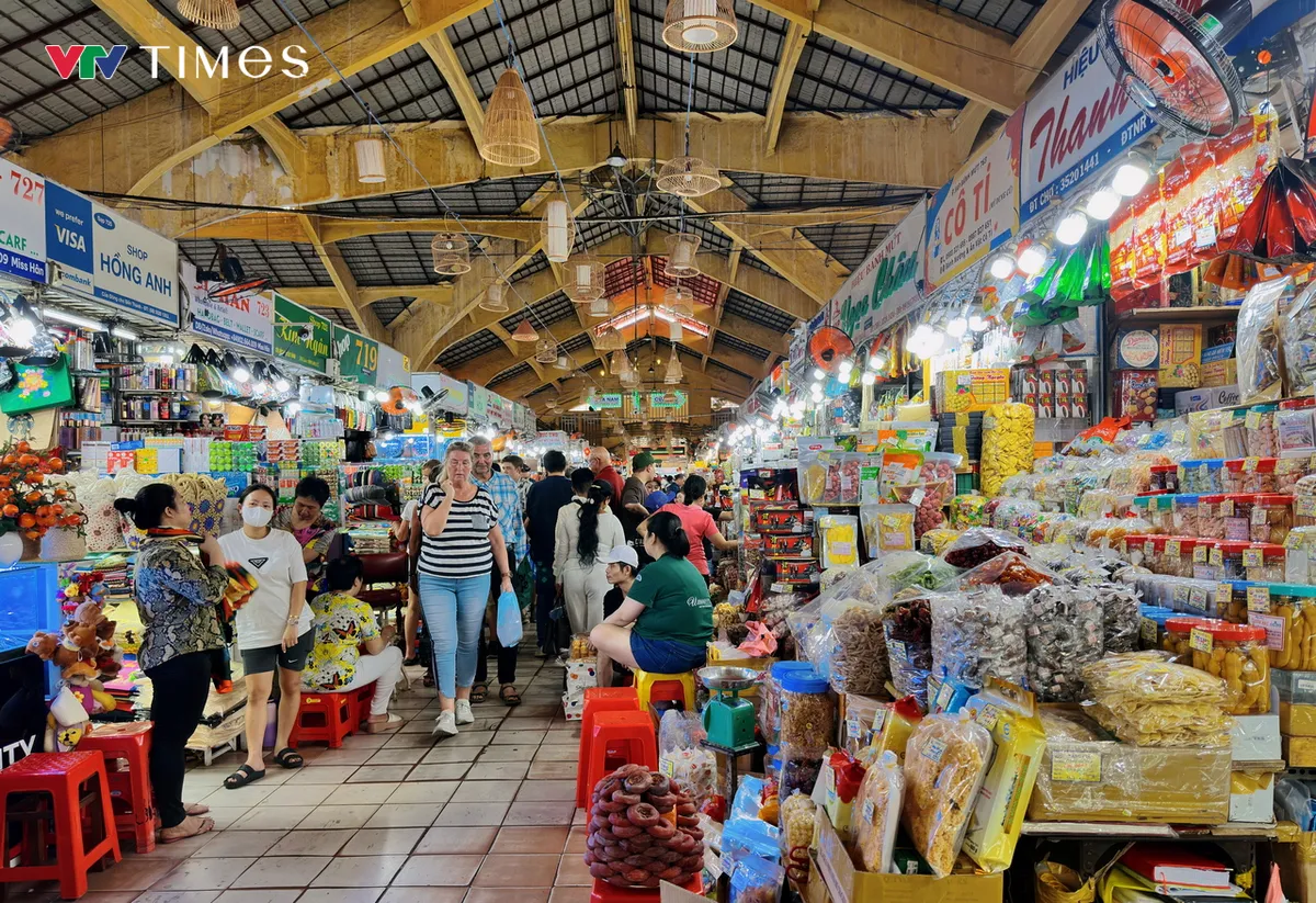Chợ truyền thống ở TP Hồ Ch&iacute; Minh chuyển m&igrave;nh đ&oacute;n Xu&acirc;n - Ảnh 6.