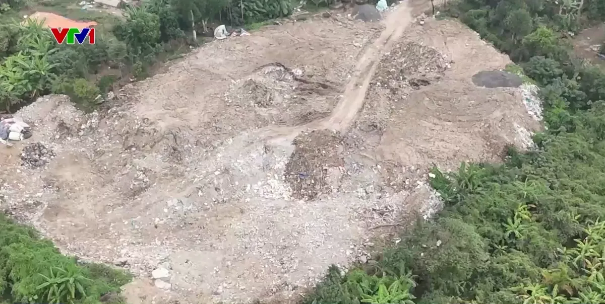 H&agrave; Nội: Khởi tố vụ đổ chất thải x&acirc;y dựng quy m&ocirc; lớn tại B&aacute;t Tr&agrave;ng - Ảnh 1.
