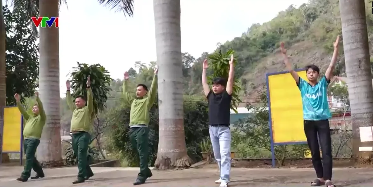 V&ograve;ng tay ấm nơi bi&ecirc;n cương - Ảnh 3.