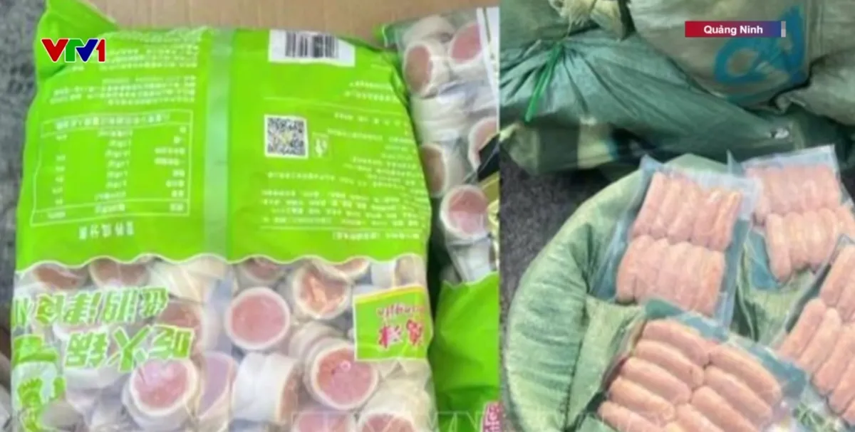 Phát hiện kho xúc xích, chả mực “bẩn” chờ tuồn ra thị trường dịp Tết- Ảnh 2. Phát hiện kho xúc xích, chả mực “bẩn” chờ tuồn ra thị trường dịp Tết- Ảnh 2.