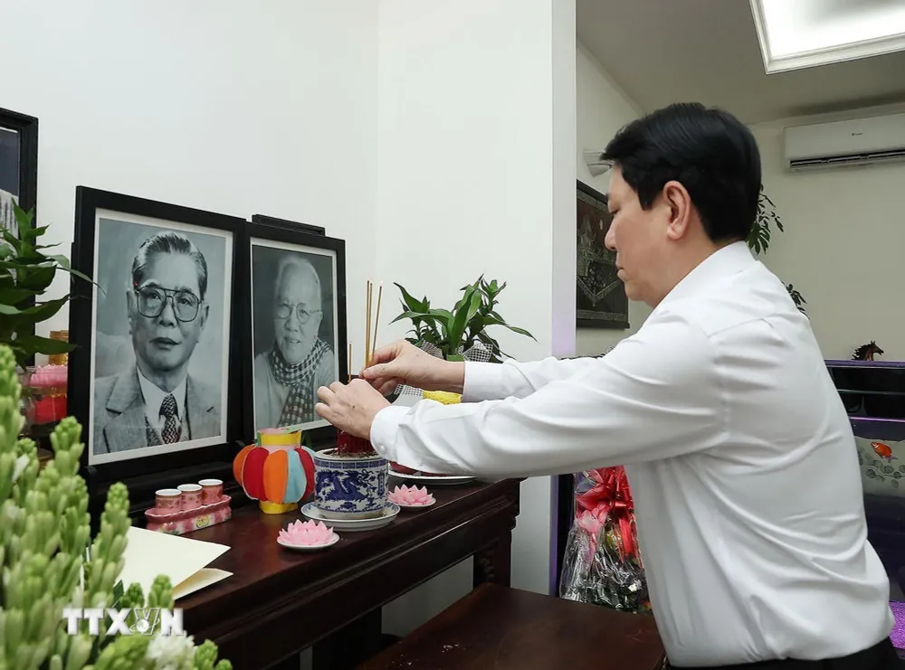 Chủ tịch nước Lương Cường ch&uacute;c Tết, tri &acirc;n c&aacute;c nguy&ecirc;n l&atilde;nh đạo Đảng, Nh&agrave; nước - Ảnh 3.