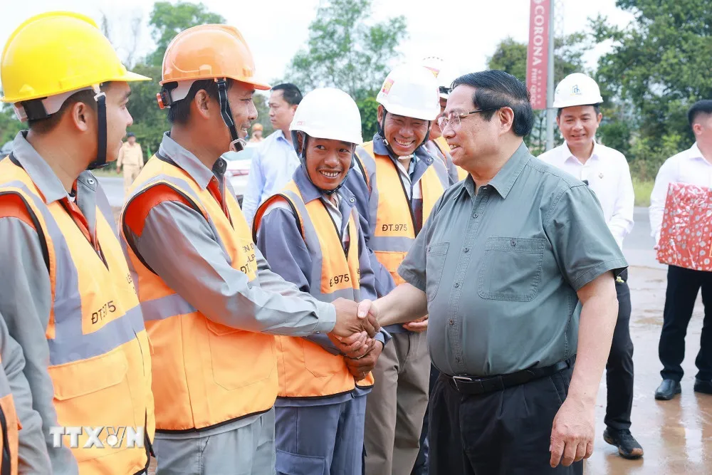 Thủ tướng kiểm tra c&aacute;c dự &aacute;n trọng điểm phục vụ APEC tại Đặc khu Ph&uacute; Quốc - Ảnh 1.