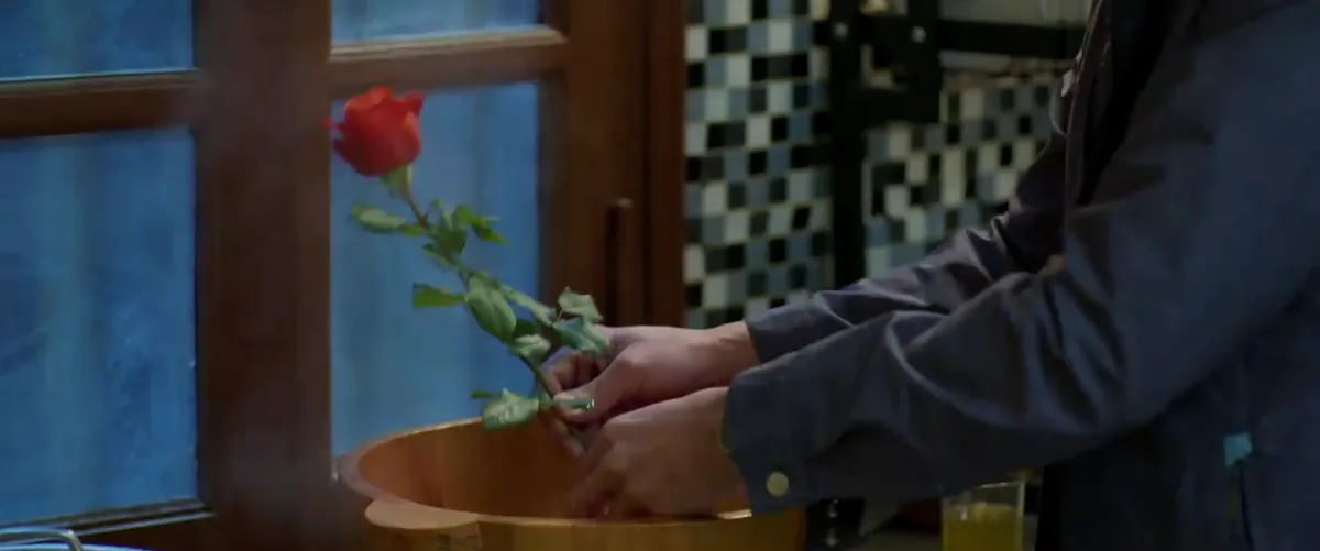 Gia đình trái dấu - Tập 26: Vợ đi bar về khuya, chồng ở nhà pha sẵn nước ngâm chân- Ảnh 4. Gia đình trái dấu - Tập 26: Vợ đi bar về khuya, chồng ở nhà pha sẵn nước ngâm chân- Ảnh 4.