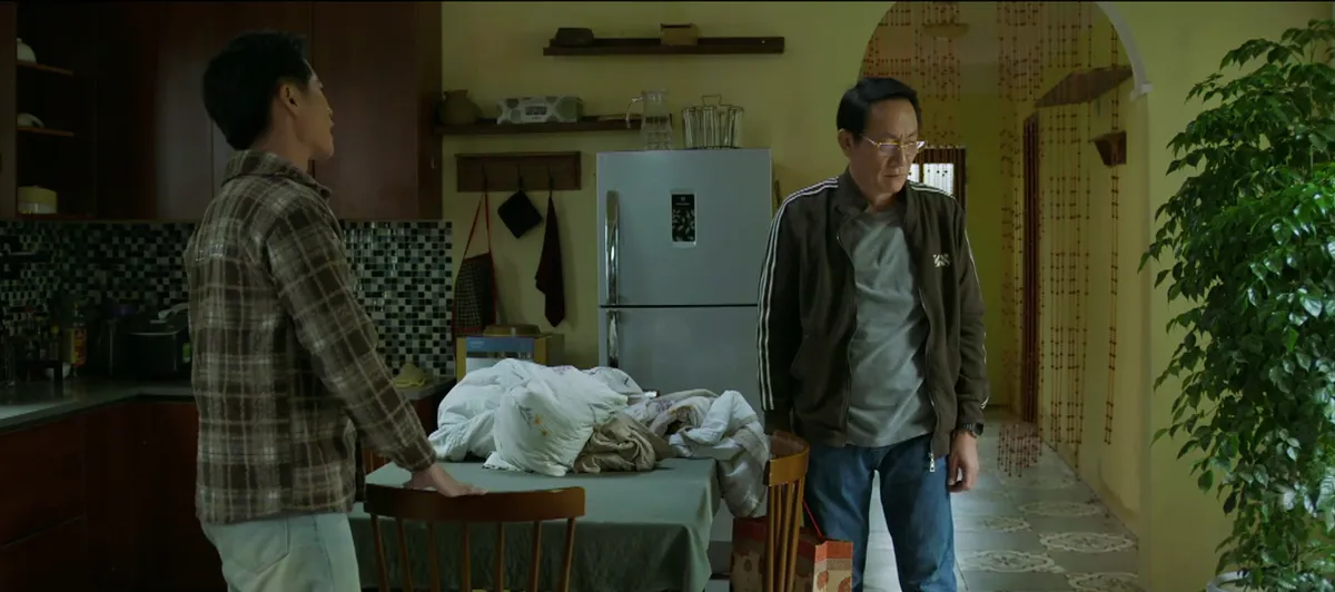 Gia đình trái dấu - Tập 26: Vợ đi bar về khuya, chồng ở nhà pha sẵn nước ngâm chân- Ảnh 5. Gia đình trái dấu - Tập 26: Vợ đi bar về khuya, chồng ở nhà pha sẵn nước ngâm chân- Ảnh 5.