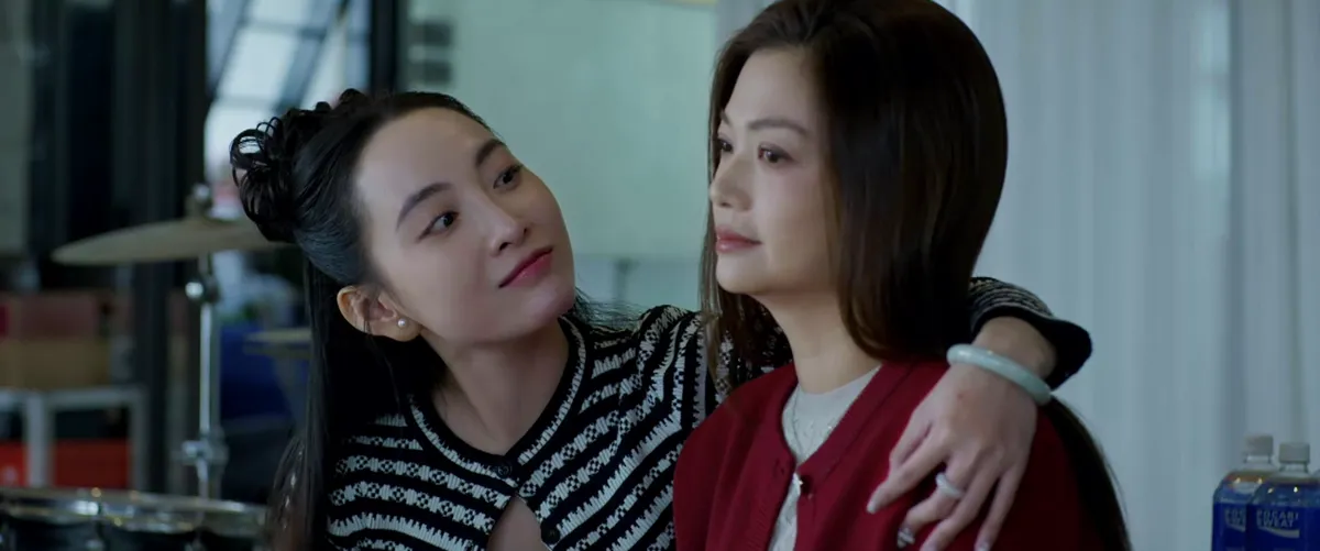 Gia đình trái dấu - Tập 26: Vợ đi bar về khuya, chồng ở nhà pha sẵn nước ngâm chân- Ảnh 6. Gia đình trái dấu - Tập 26: Vợ đi bar về khuya, chồng ở nhà pha sẵn nước ngâm chân- Ảnh 6.