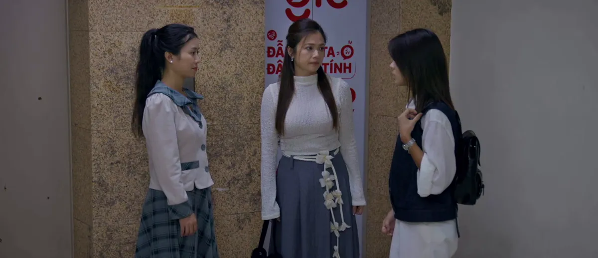 Gia đình trái dấu - Tập 26: Vợ đi bar về khuya, chồng ở nhà pha sẵn nước ngâm chân- Ảnh 7. Gia đình trái dấu - Tập 26: Vợ đi bar về khuya, chồng ở nhà pha sẵn nước ngâm chân- Ảnh 7.