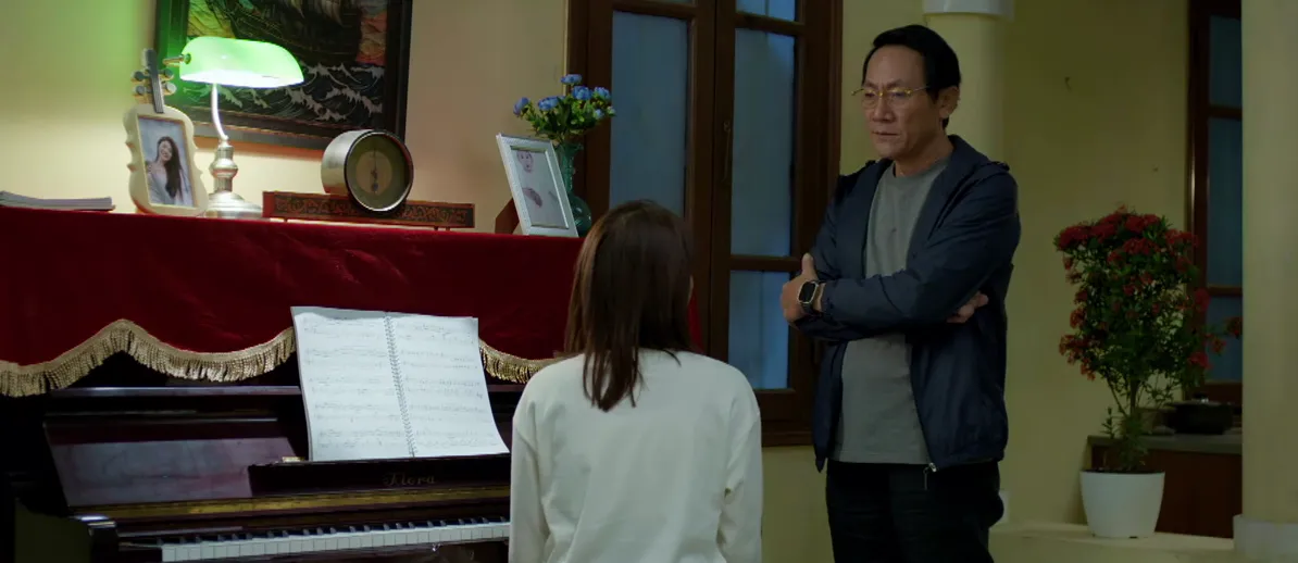 Gia đình trái dấu - Tập 26: Vợ đi bar về khuya, chồng ở nhà pha sẵn nước ngâm chân- Ảnh 9. Gia đình trái dấu - Tập 26: Vợ đi bar về khuya, chồng ở nhà pha sẵn nước ngâm chân- Ảnh 9.