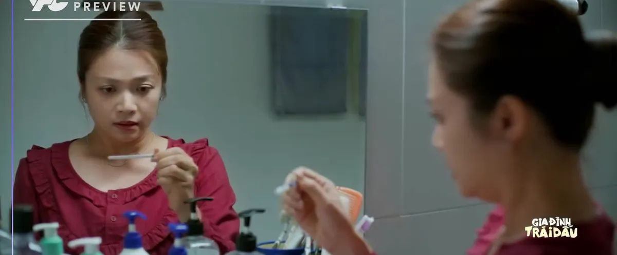 Gia đ&igrave;nh tr&aacute;i dấu - Tập 27: B&agrave; &Aacute;nh thở ph&agrave;o trước kết quả thử thai - Ảnh 2.