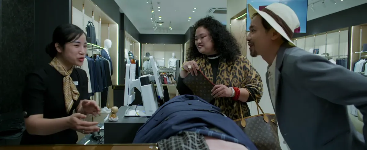 Gia đình trái dấu - Tập 27: Em trai lừa ông Phi đi xem mắt 'phú bà' của làng- Ảnh 3. Gia đình trái dấu - Tập 27: Em trai lừa ông Phi đi xem mắt 'phú bà' của làng- Ảnh 3.