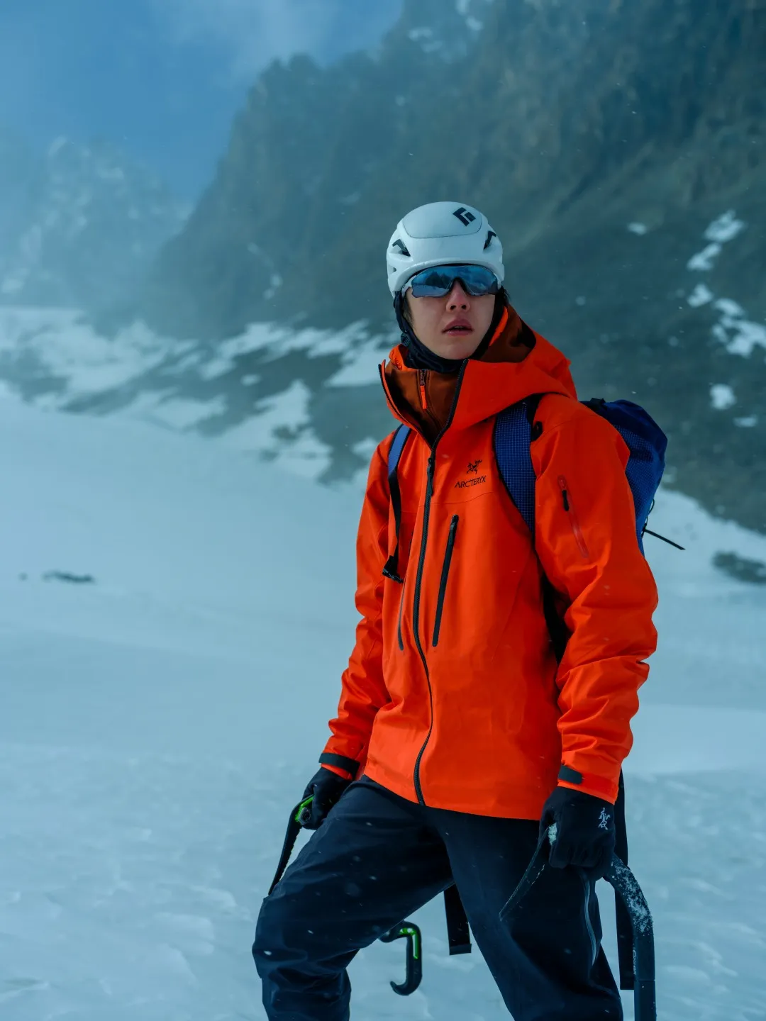 Vương Nhất B&aacute;c đi d&acirc;y mạo hiểm ở độ cao 100 m&eacute;t trong chương tr&igrave;nh thực tế- Ảnh 2.