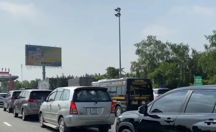 Người Việt chuộng &ocirc; t&ocirc; gầm cao 7 chỗ   - Ảnh 1.