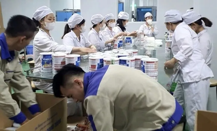 Cảnh b&aacute;o an to&agrave;n thực phẩm từ vụ thu hồi sữa quốc tế- Ảnh 1.