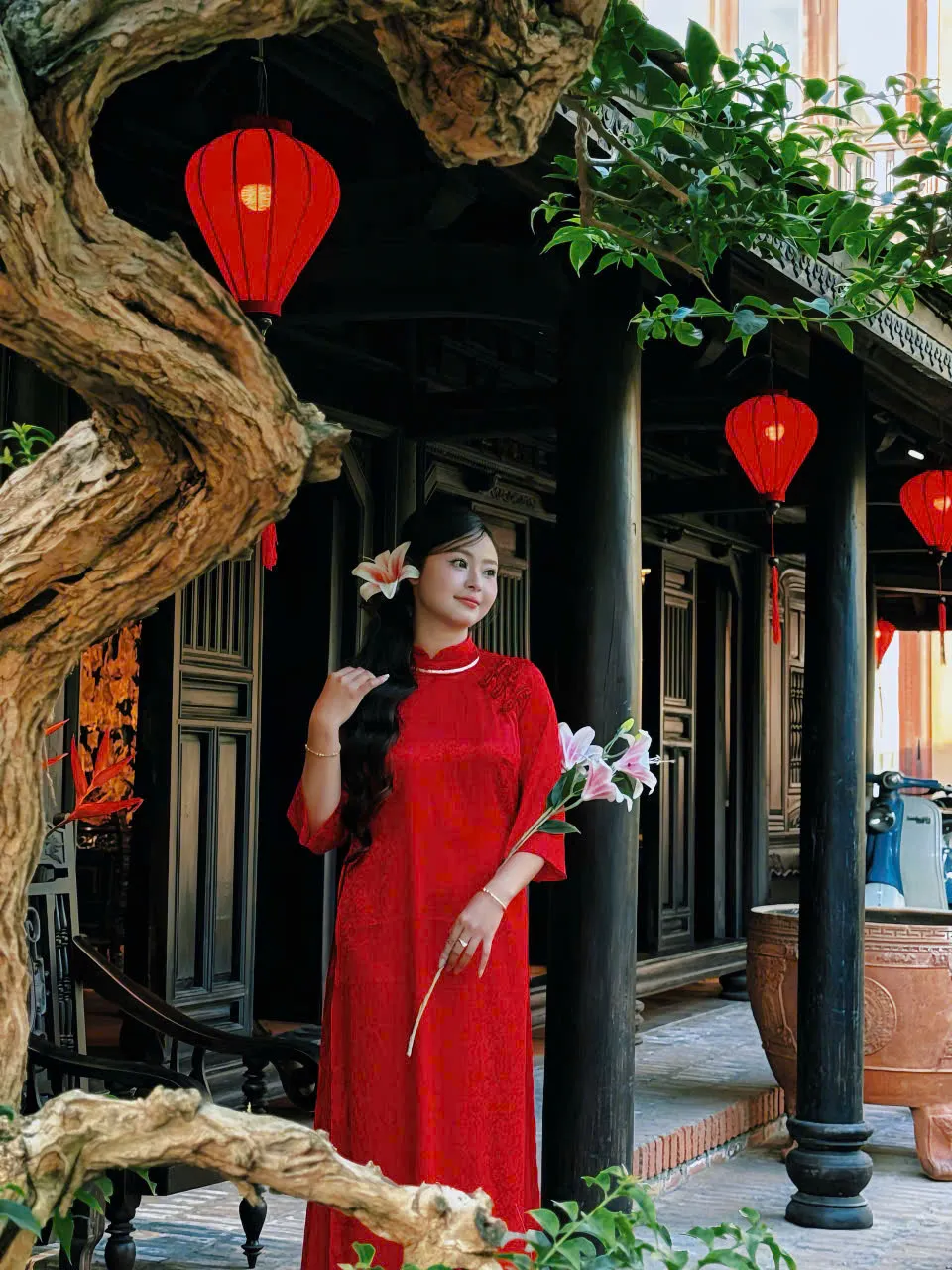 Tà áo dài trong nắng xuân miền Trung- Ảnh 3. Tà áo dài trong nắng xuân miền Trung- Ảnh 3.