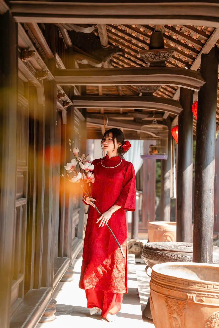 Tà áo dài trong nắng xuân miền Trung- Ảnh 4. Tà áo dài trong nắng xuân miền Trung- Ảnh 4.