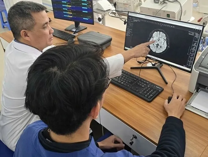 Li&ecirc;n tiếp ca ngộ độc kh&iacute; CO do đốt than sưởi ấm, một người tử vong- Ảnh 1.