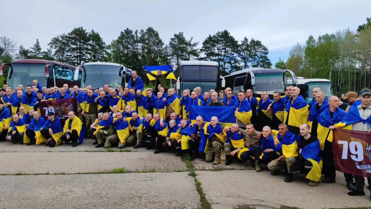 Nga trao trả h&agrave;i cốt 1.000 binh sĩ cho Ukraine  - Ảnh 1.