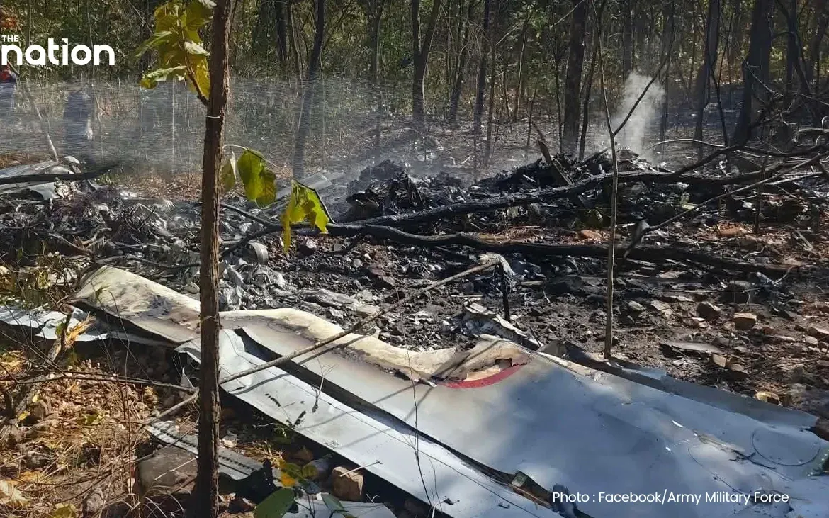 Hiện trường nơi chiếc máy bay quân sự của Không quân Hoàng gia Thái Lan rơi vào sáng 21/1/2026 (Ảnh: The Nation)