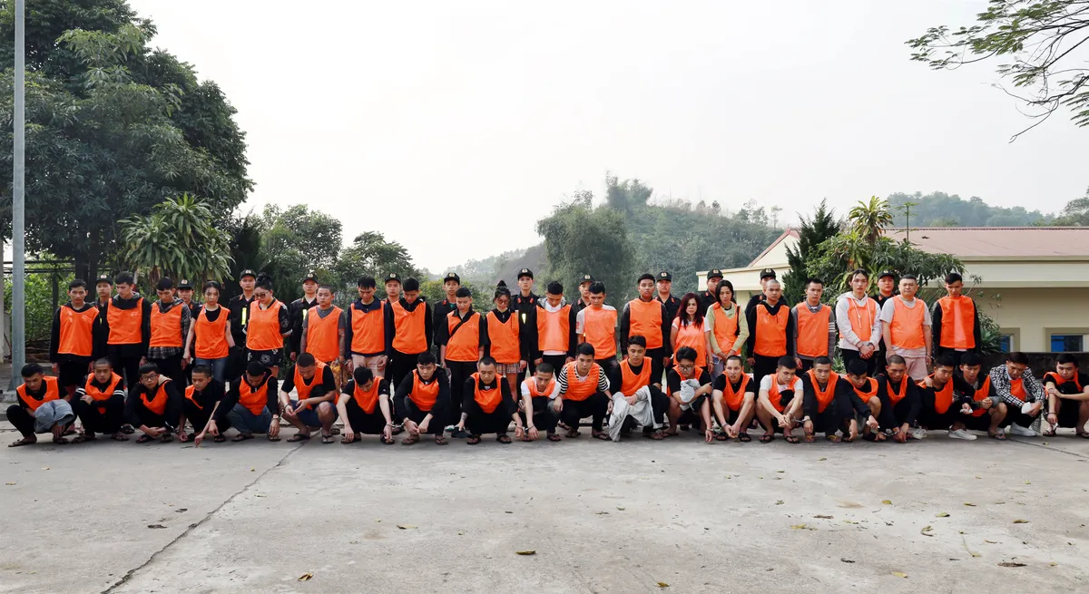 Đột kích “ổ” lừa đảo tại Campuchia, bắt giữ 47 đối tượng người Việt và nước ngoài- Ảnh 1. Đột kích “ổ” lừa đảo tại Campuchia, bắt giữ 47 đối tượng người Việt và nước ngoài- Ảnh 1.