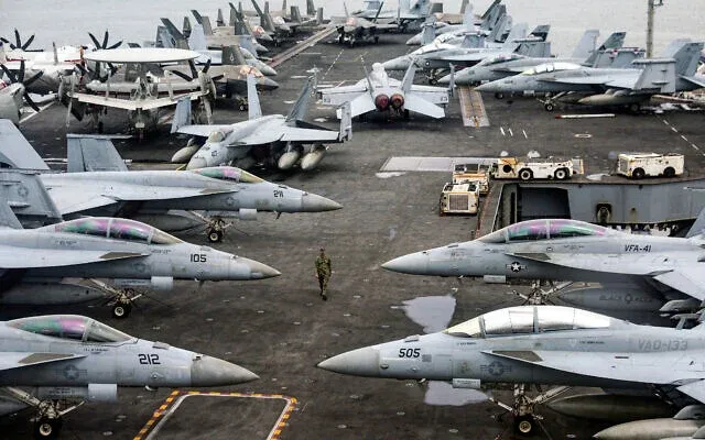 Tàu sân bay lớp Nimitz USS Abraham Lincoln của Hải quân Hoa Kỳ (Ảnh: AFP)