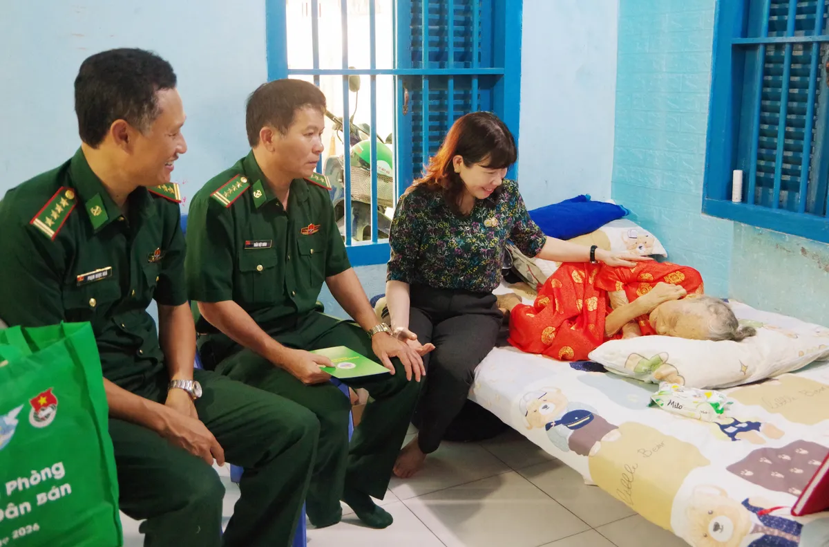 Hơn 5,3 tỷ đồng mang Tết ấm đến người d&acirc;n v&ugrave;ng bi&ecirc;n L&acirc;m Đồng- Ảnh 6.